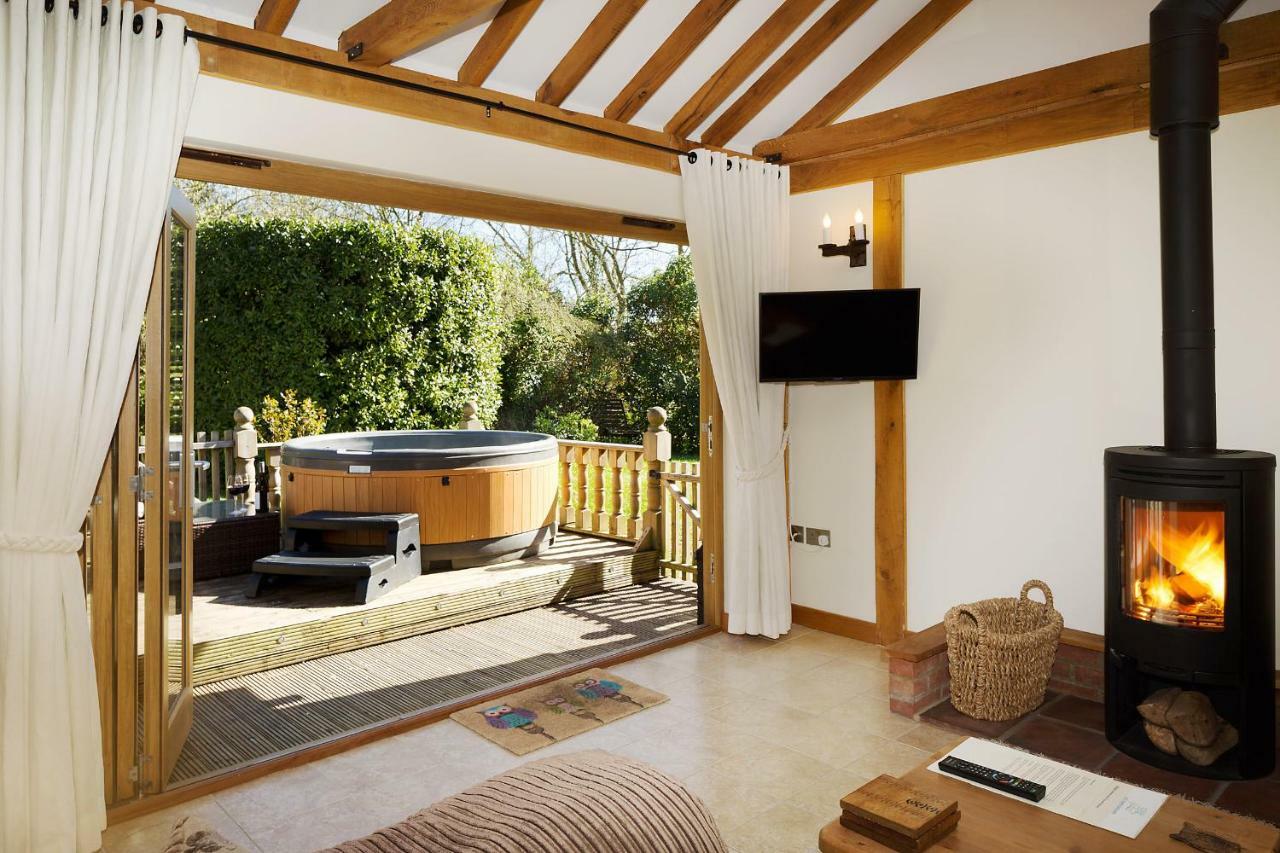 Owl'S Hoot Villa Thorndon Exterior photo