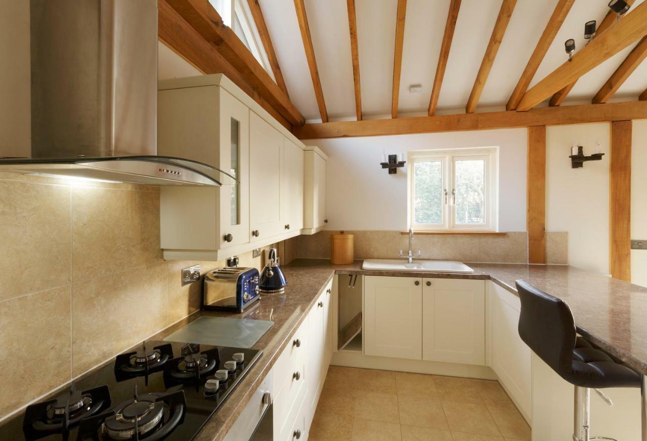 Owl'S Hoot Villa Thorndon Exterior photo